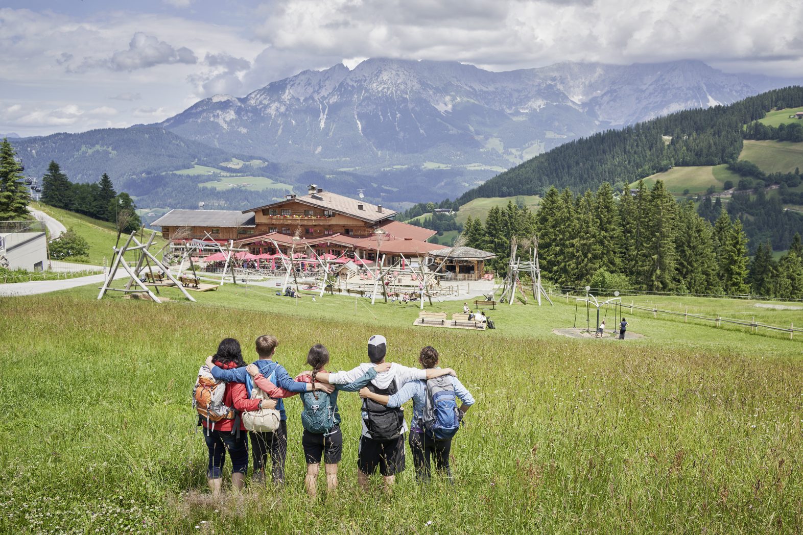 Alpengasthof Hochsöll mit Blick auf den Wilden Kaiser – Hexenwasser