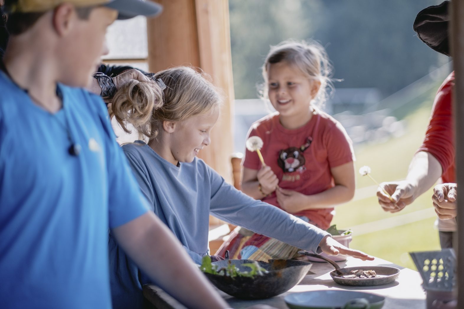 Gerüchteküche neben dem Alpengasthof Hochsöll Hexe mit Kindern – Hexenwasser